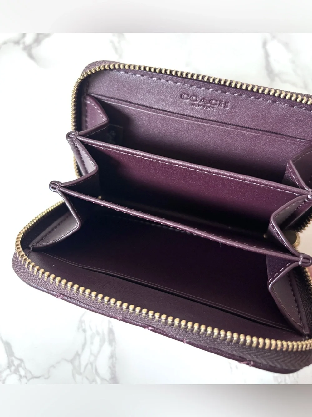 Coach Essential Pillow Quilted Leather Zip Around Card Case Black Currant
